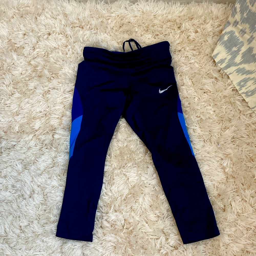 Capri leggings. Nike two tone blue